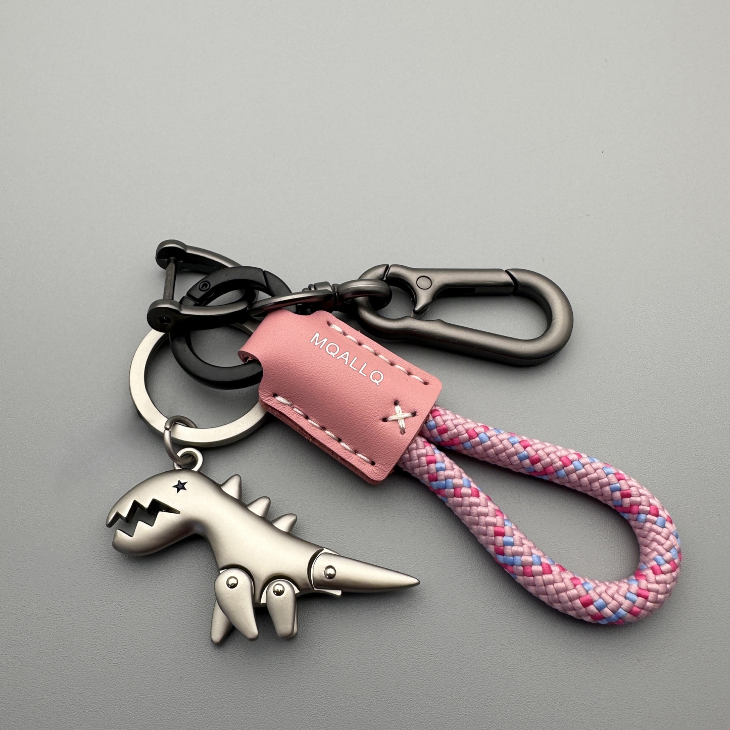 恐竜レザーキーホルダー 車用キーリング バックパックチャーム ギフト