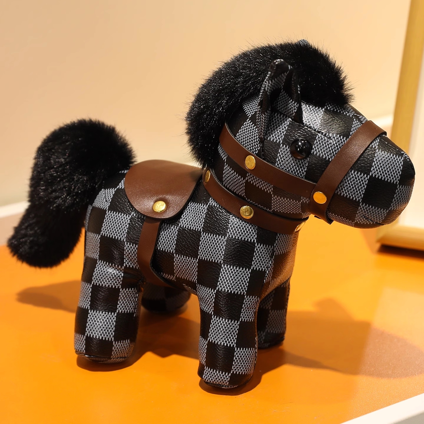 かわいいレザー製馬マスコットチャーム 2026年 馬年 ぬいぐるみ フェイクレザー 干支ペンダント 13cm