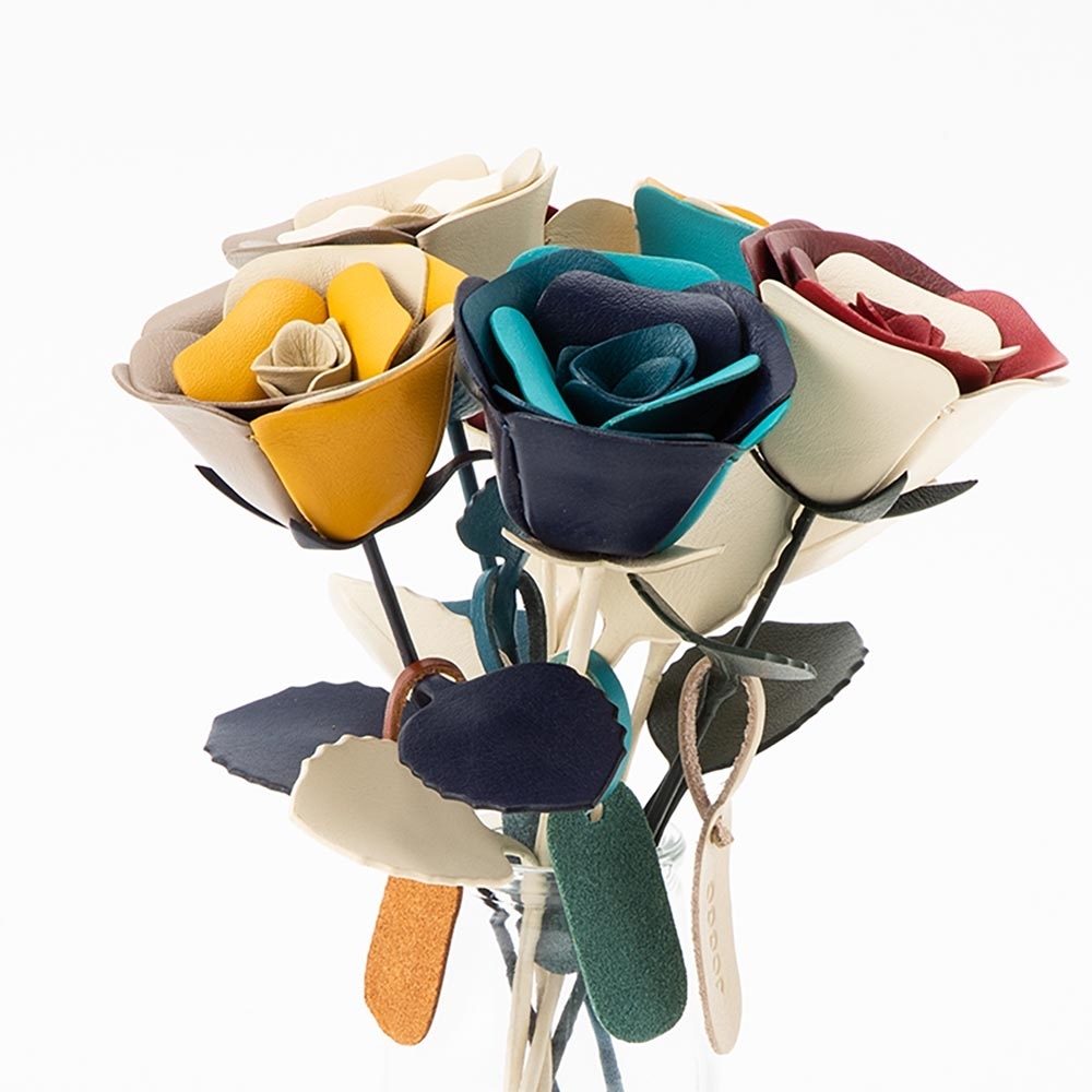 カスタムレザーローズ 名前入り 愛する人への永遠の贈り物