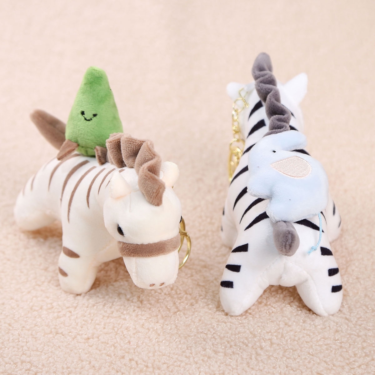 引き紐ゼブラぬいぐるみキーホルダー 幸運の馬年マスコットバッグチャーム