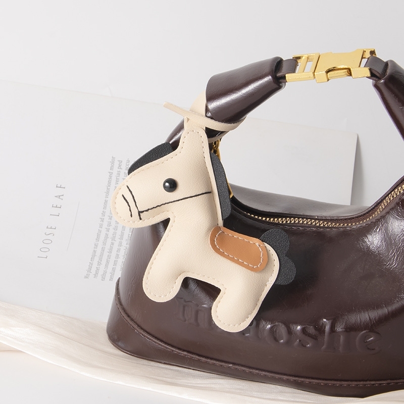 2026年幸運の馬革キーホルダー かわいいポニーバッグチャーム 富がやってくる かわいいアクセサリー