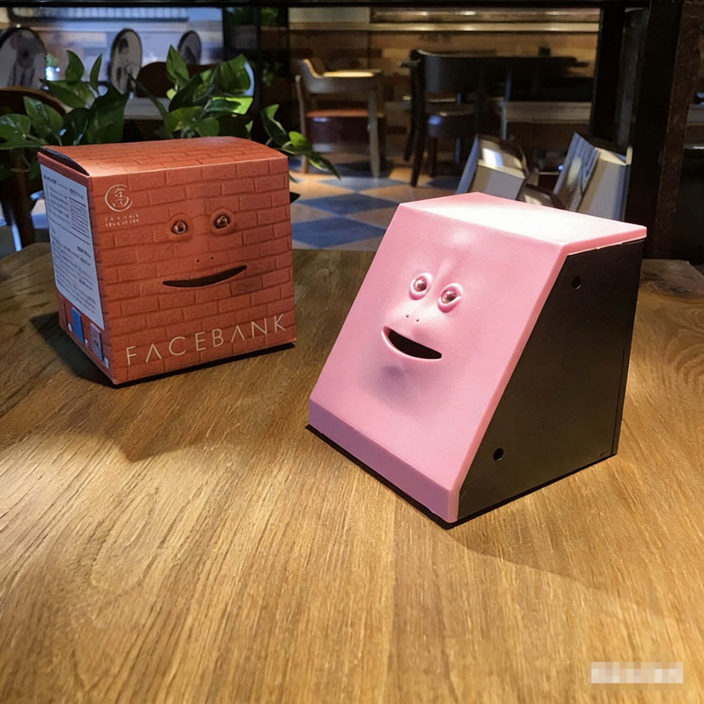 面白い猿の顔の貯金箱 モーションセンサー付き お金を食べる貯金箱 インタラクティブな貯金おもちゃ 子供用