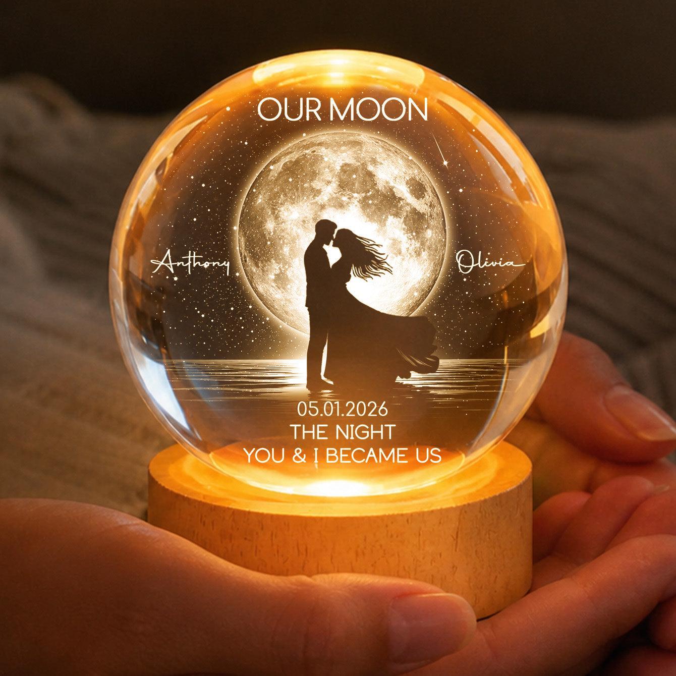 Moonphase Couple Kissing Under the Moonlight – Personalized Crystal Ball LED Night Light – Romantic Keepsake Gift for Husband, Wife, and Couples - MyMoonLampAu