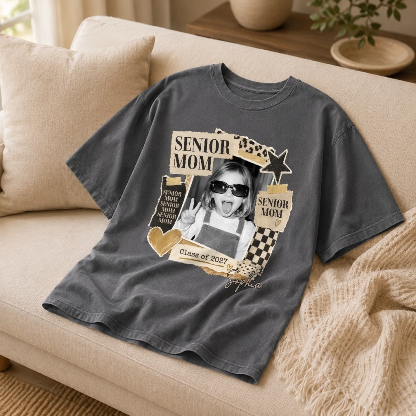 Personalized Senior Mom Graduation T-Shirt Gift for 2027 Class - Custom Photo Tee for Mother's Day or Graduation Party - MyMoonLampAu