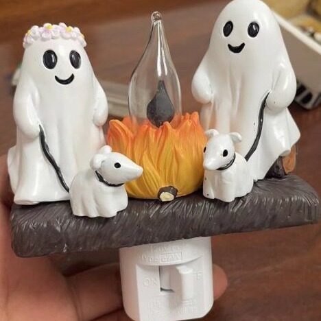 Ghost Campfire Flickering Night Light – Resin Ghost Plug-In Nightlight, Halloween Decorative Lamp & Spooky Home Decor - MyMoonLampAu