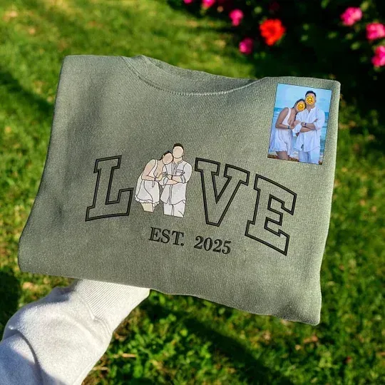 Personalized Embroidered Photo Couple LOVE Est Year Sweatshirt/Hoodie - auphotoblanket