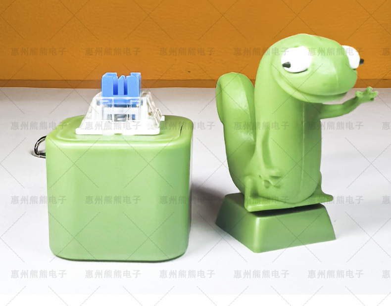 Lizard Keychain, Rechargeable Stress-Relieving Clicky Keyboard, Adult Animals Fidgets Single Key, Frog Croaking Stress Reliever with Colorful Lights (1 Pcs)