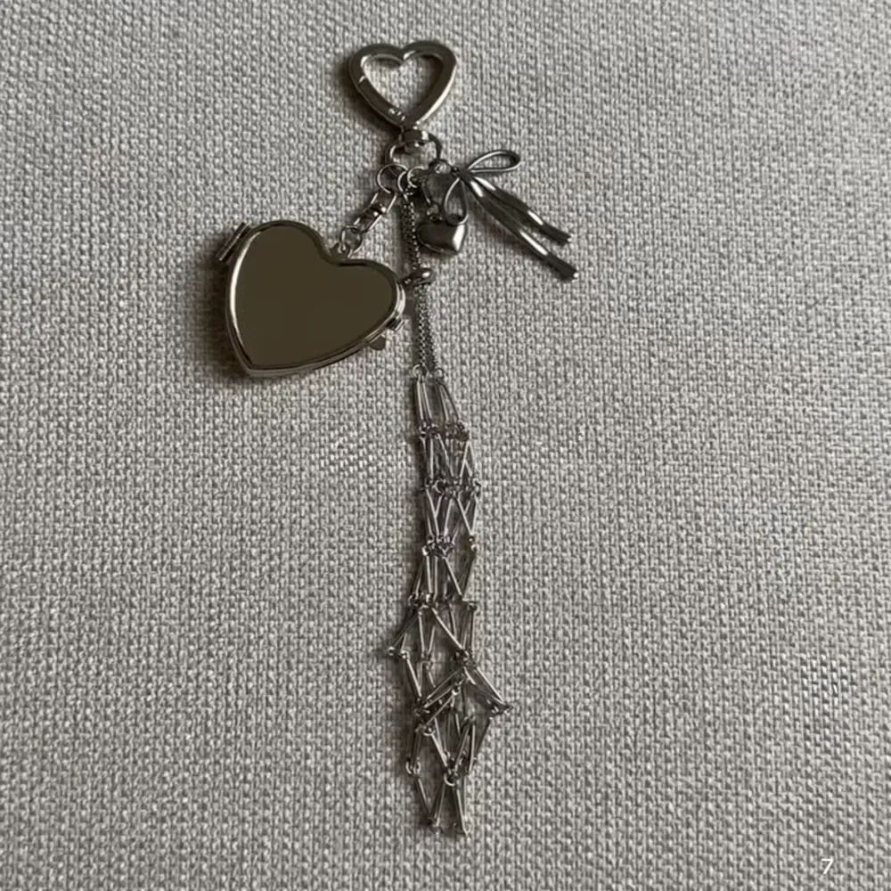 Metal Lipstick Holder Bag Charm Heart & Star Decor Lipstick Case Keychain With Mini Mirror Bag Pendant For Handbags - auphotoblanket