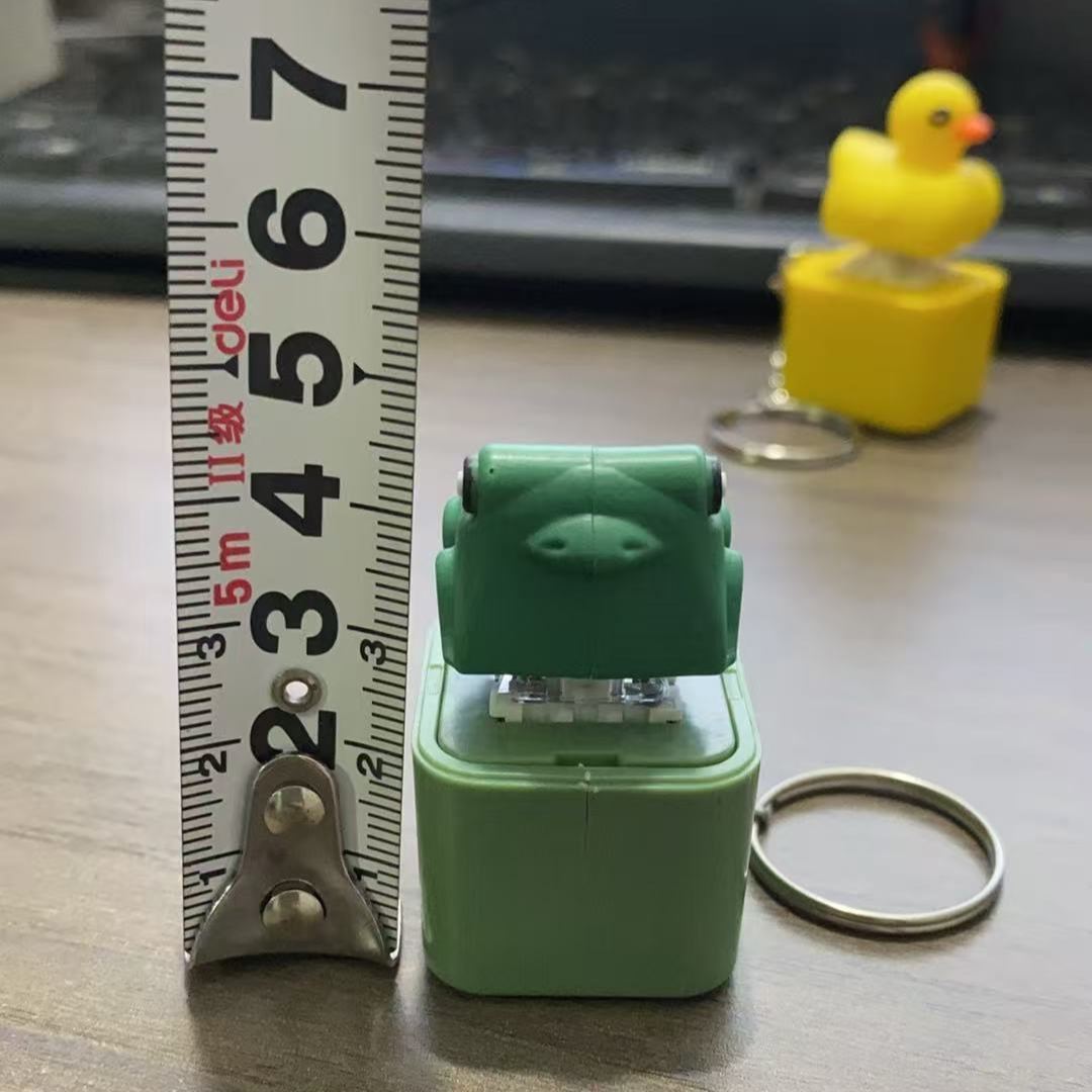 Lizard Keychain, Rechargeable Stress-Relieving Clicky Keyboard, Adult Animals Fidgets Single Key, Frog Croaking Stress Reliever with Colorful Lights (1 Pcs)