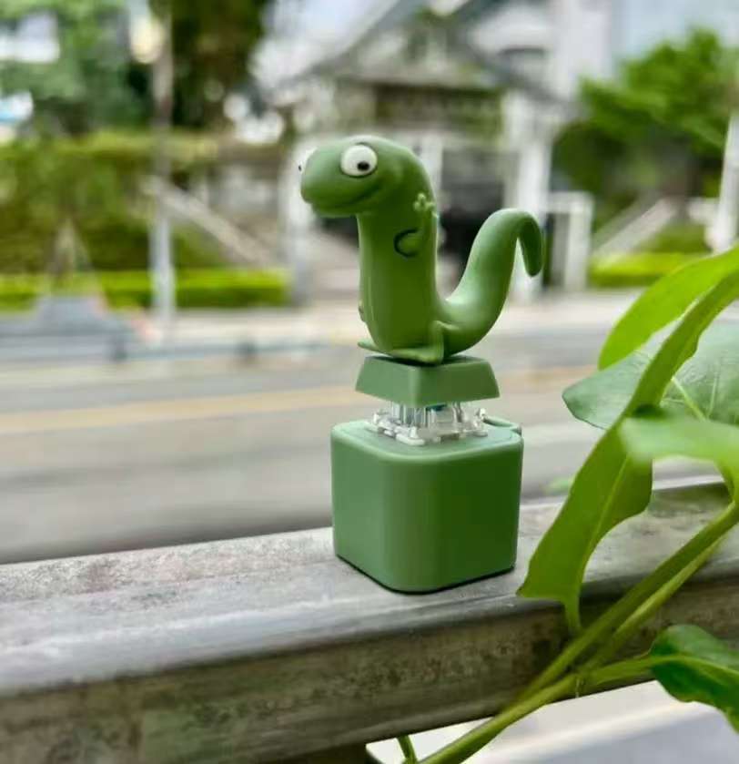 Lizard Keychain, Rechargeable Stress-Relieving Clicky Keyboard, Adult Animals Fidgets Single Key, Frog Croaking Stress Reliever with Colorful Lights (1 Pcs)