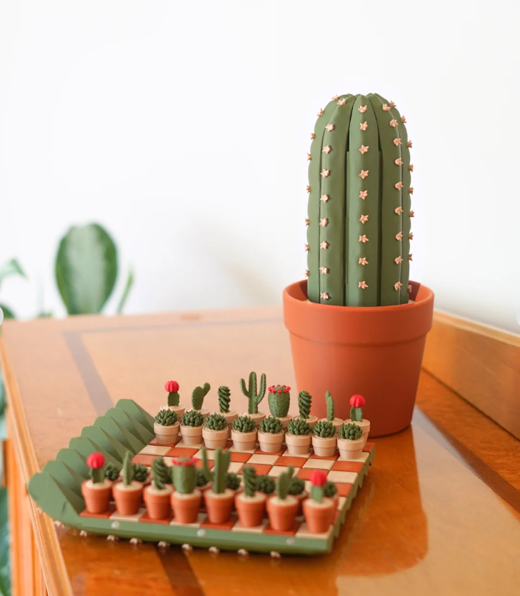 Cacti Chess - Roll up Cactus Travel  Chess Set