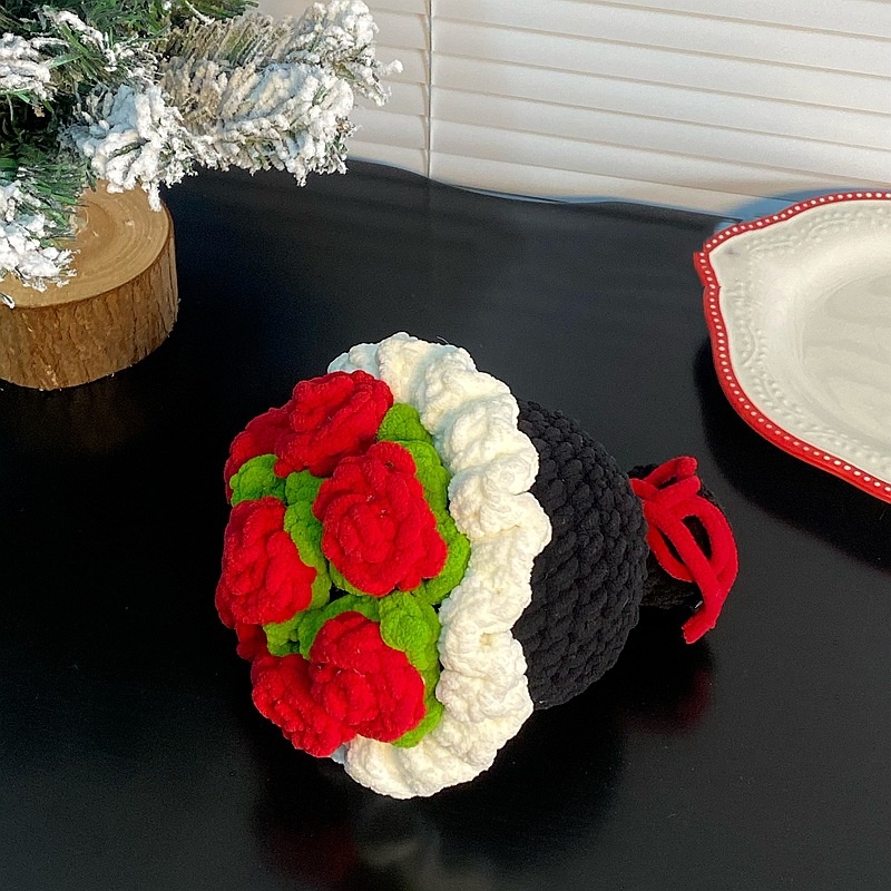 Handmade Diy Woven Ice Line Holding A Rose Bouquet Finished Homemade Crochet Material Mother'S Day Anniversary Gift