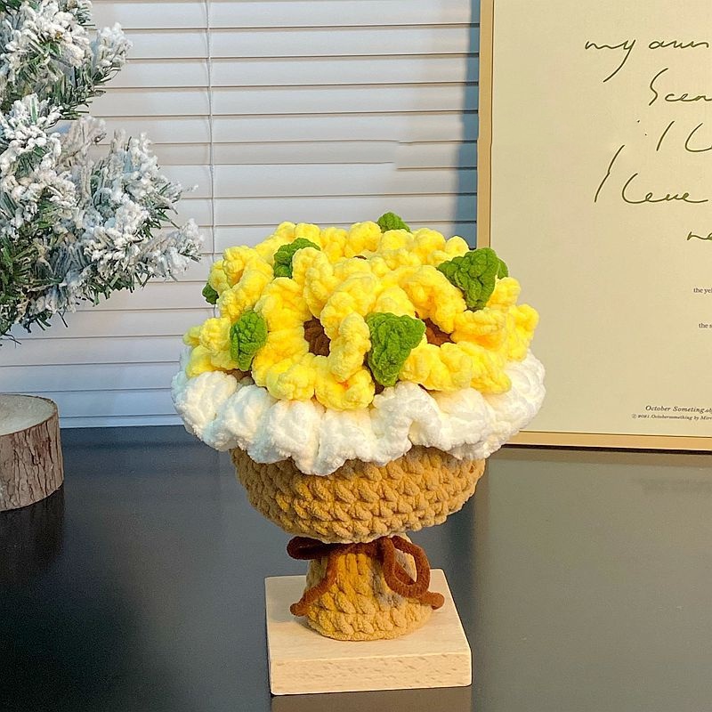 Handmade Diy Woven Ice Line Holding A Rose Bouquet Finished Homemade Crochet Material Mother'S Day Anniversary Gift