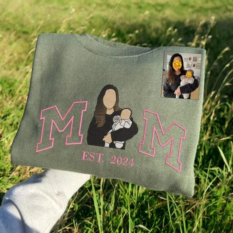 Personalized Mama Mum T-shirt with Photo Custom Embroidered Sweatshirt Mama and Kids Portrait Gift for Mum