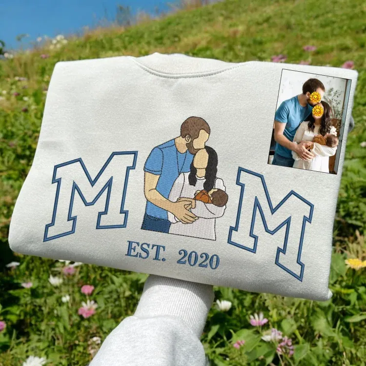 Personalized Mama Mum T-shirt with Photo Custom Embroidered Sweatshirt Mama and Kids Portrait Gift for Mum