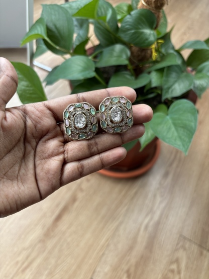 Mozanite Uncut Kundan Stud