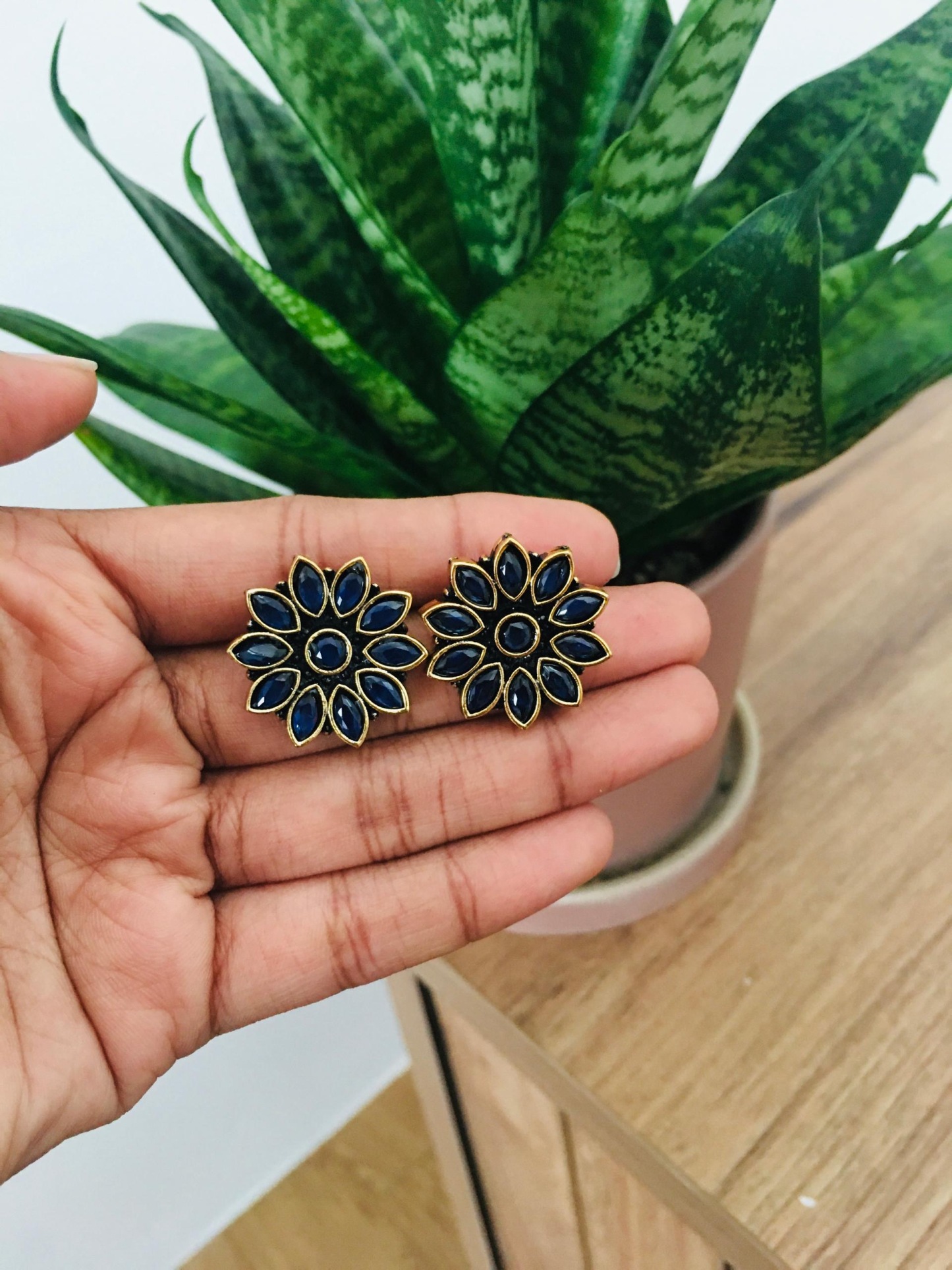 Big Flower Gold Stud