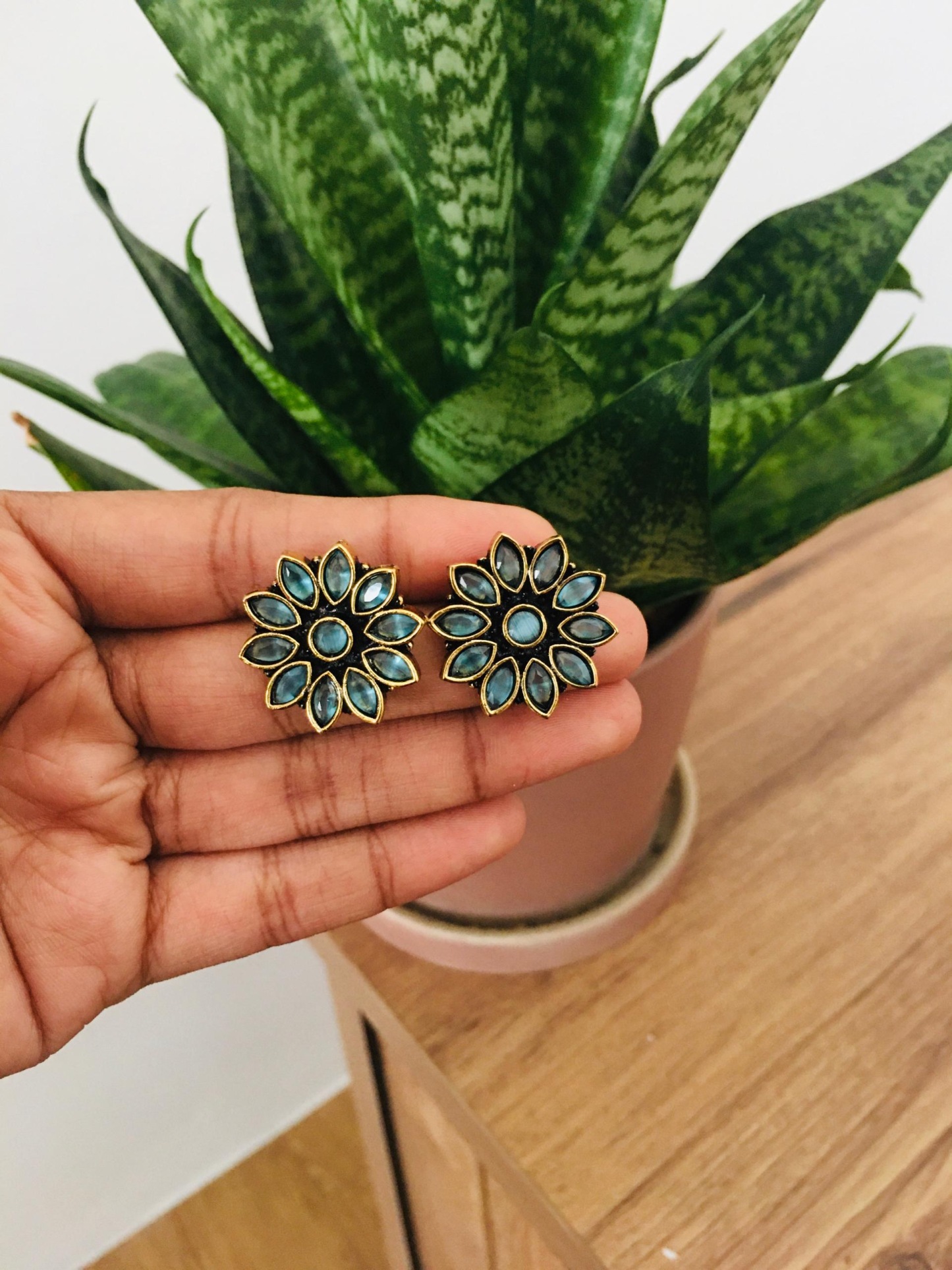 Big Flower Gold Stud