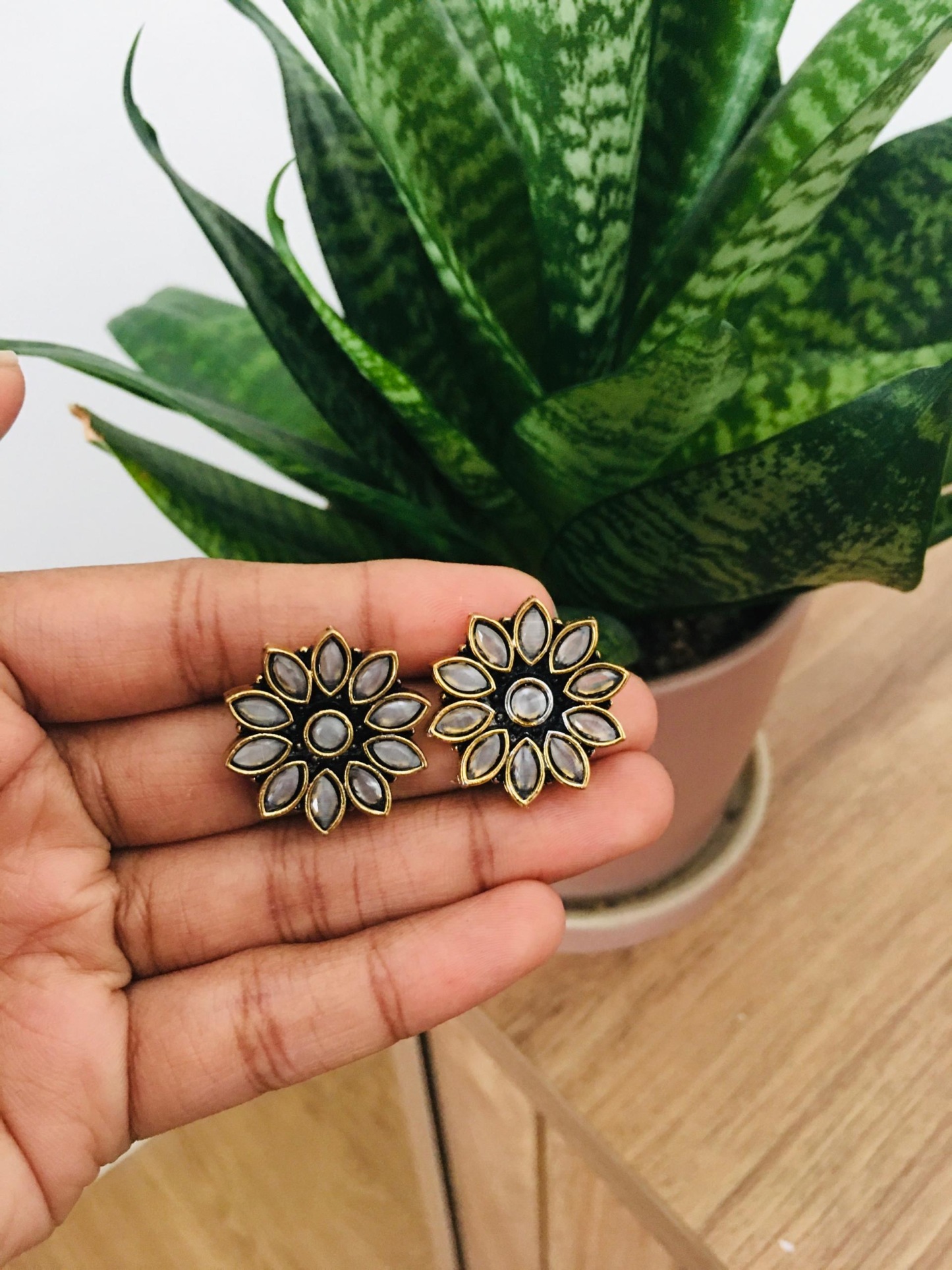 Big Flower Gold Stud