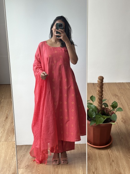 Sleeveless Kurta Set