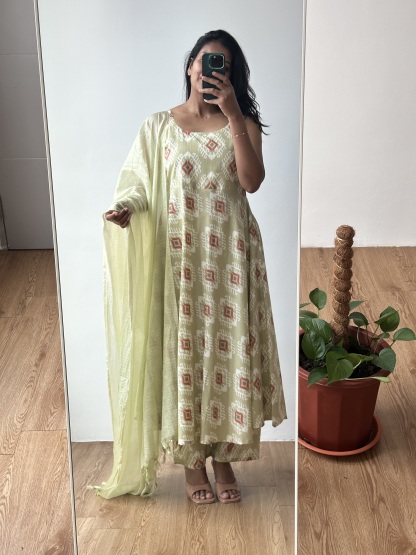 Sleeveless Kurta Set