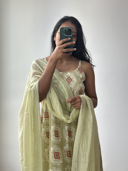 Sleeveless Kurta Set