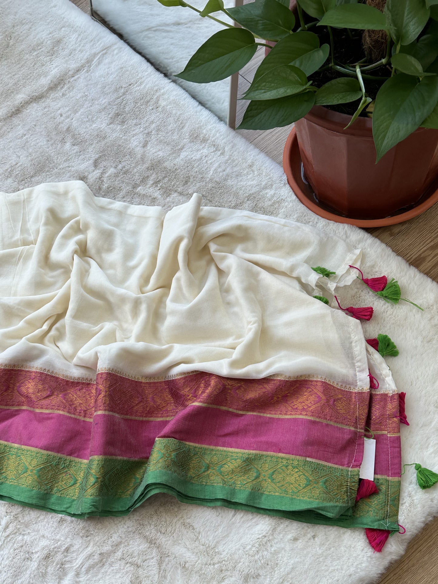 Mul Cotton Saree with Small Pompom-Kaii Paii