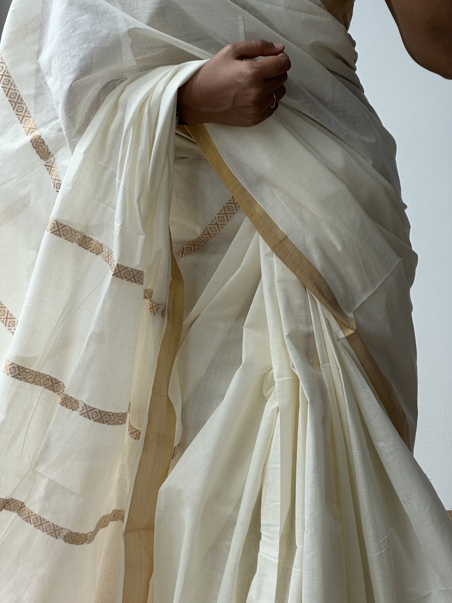 Handloom Cotton Kasavu Saree