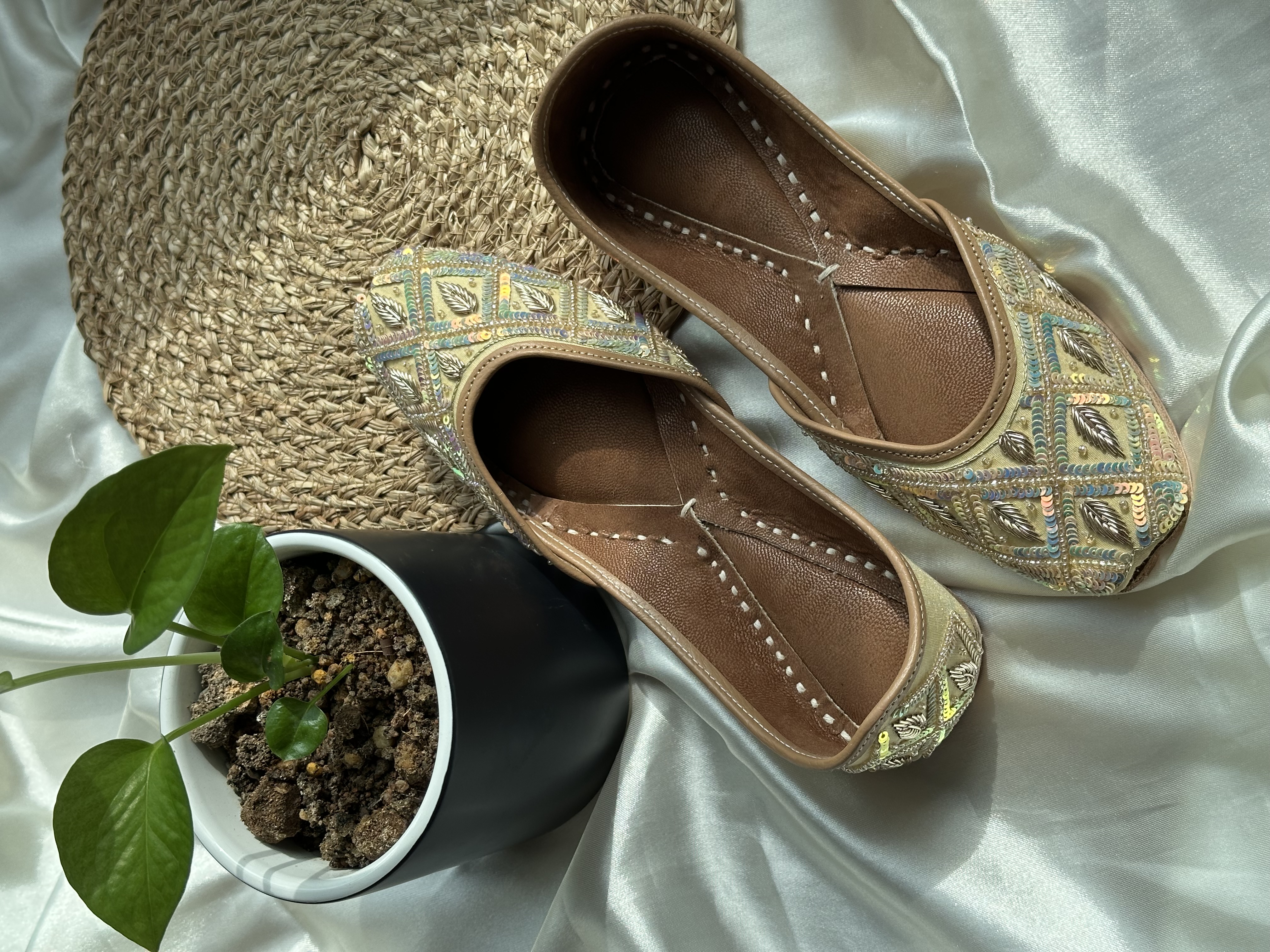 Beige Sequinned Jutti