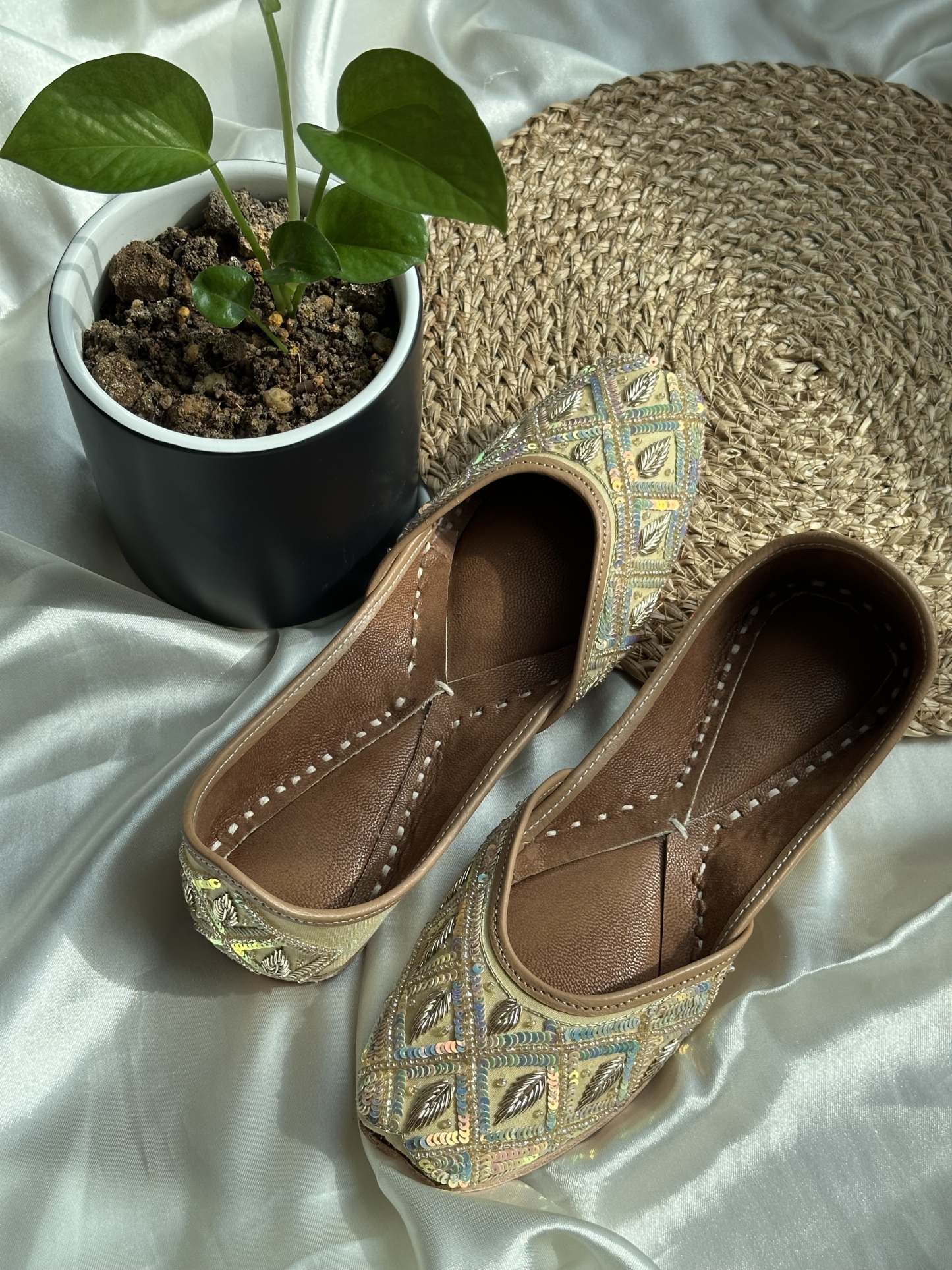 Beige Sequinned Jutti