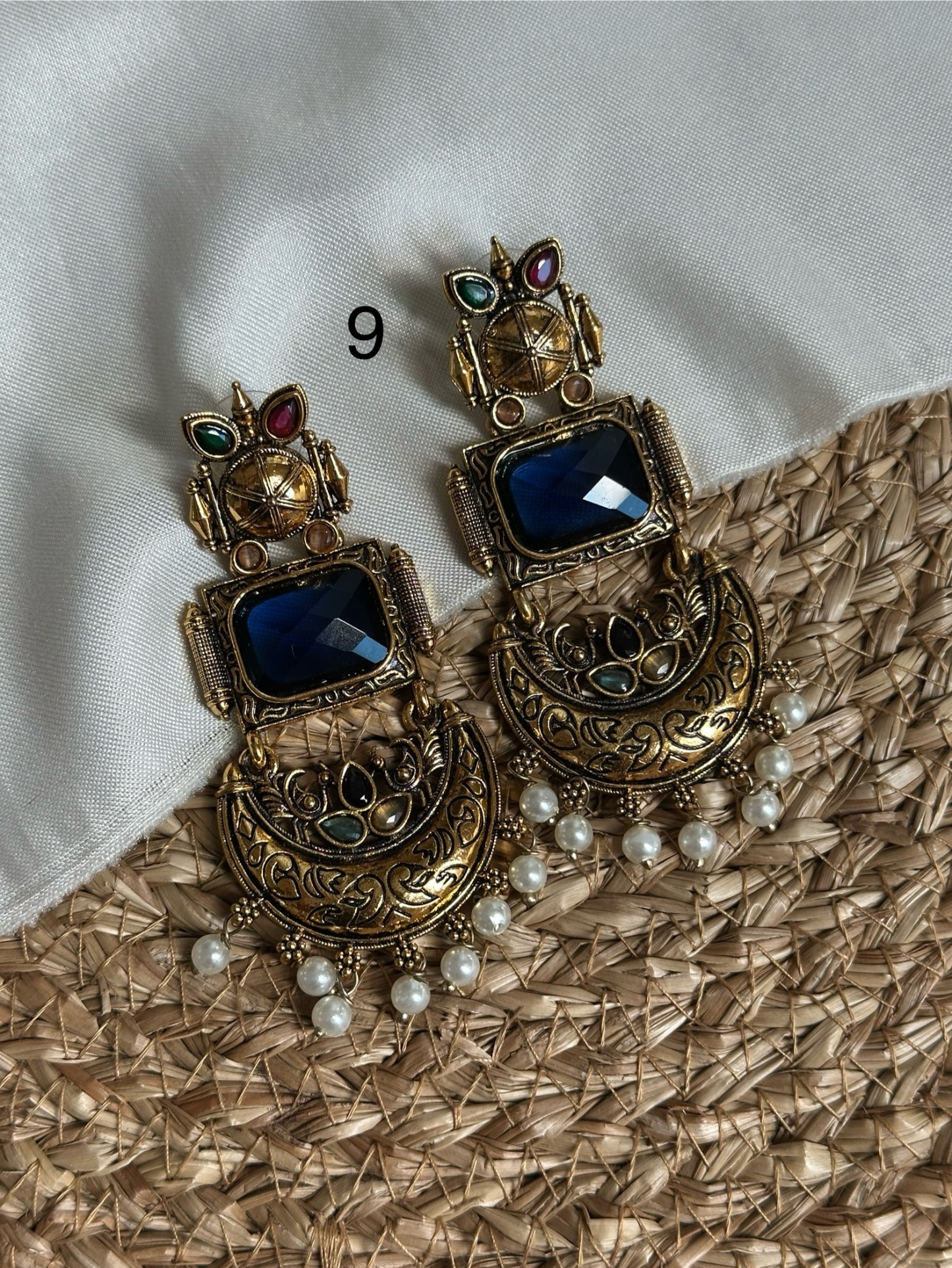 Crescent Pearl Earring Gold