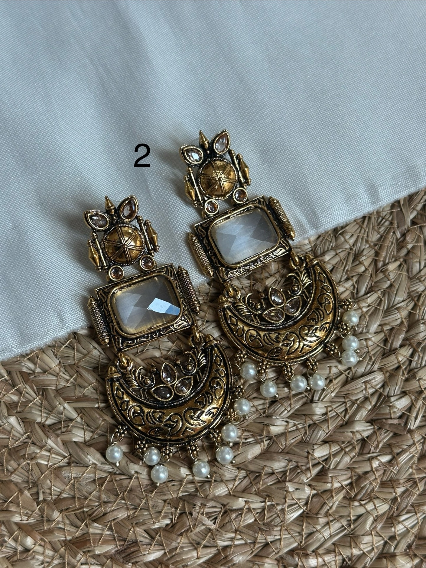 Crescent Pearl Earring Gold
