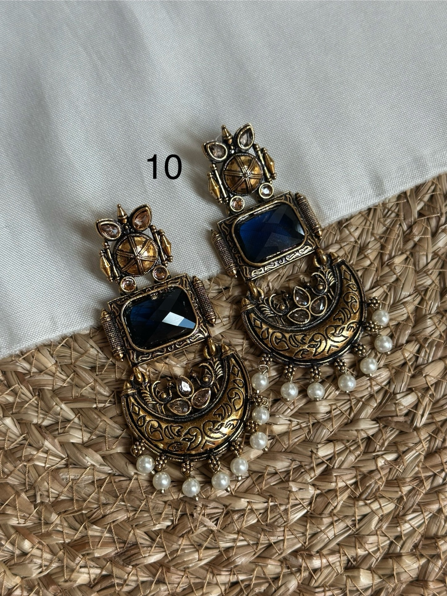 Crescent Pearl Earring Gold