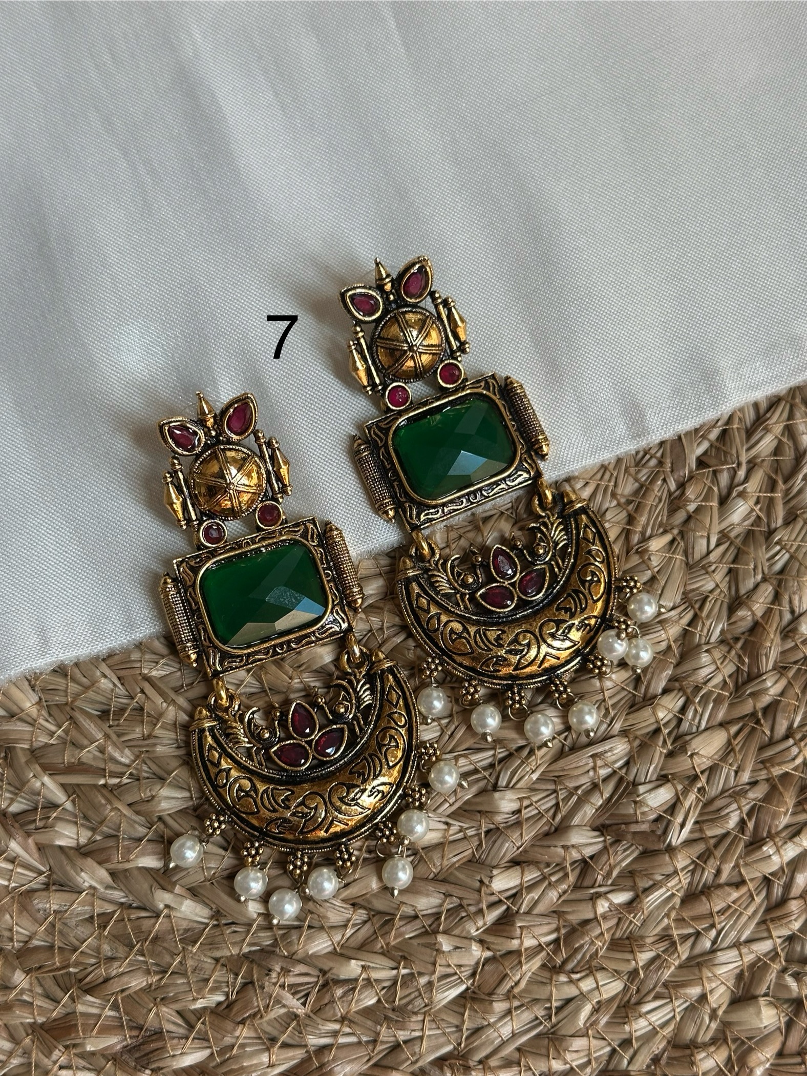 Crescent Pearl Earring Gold