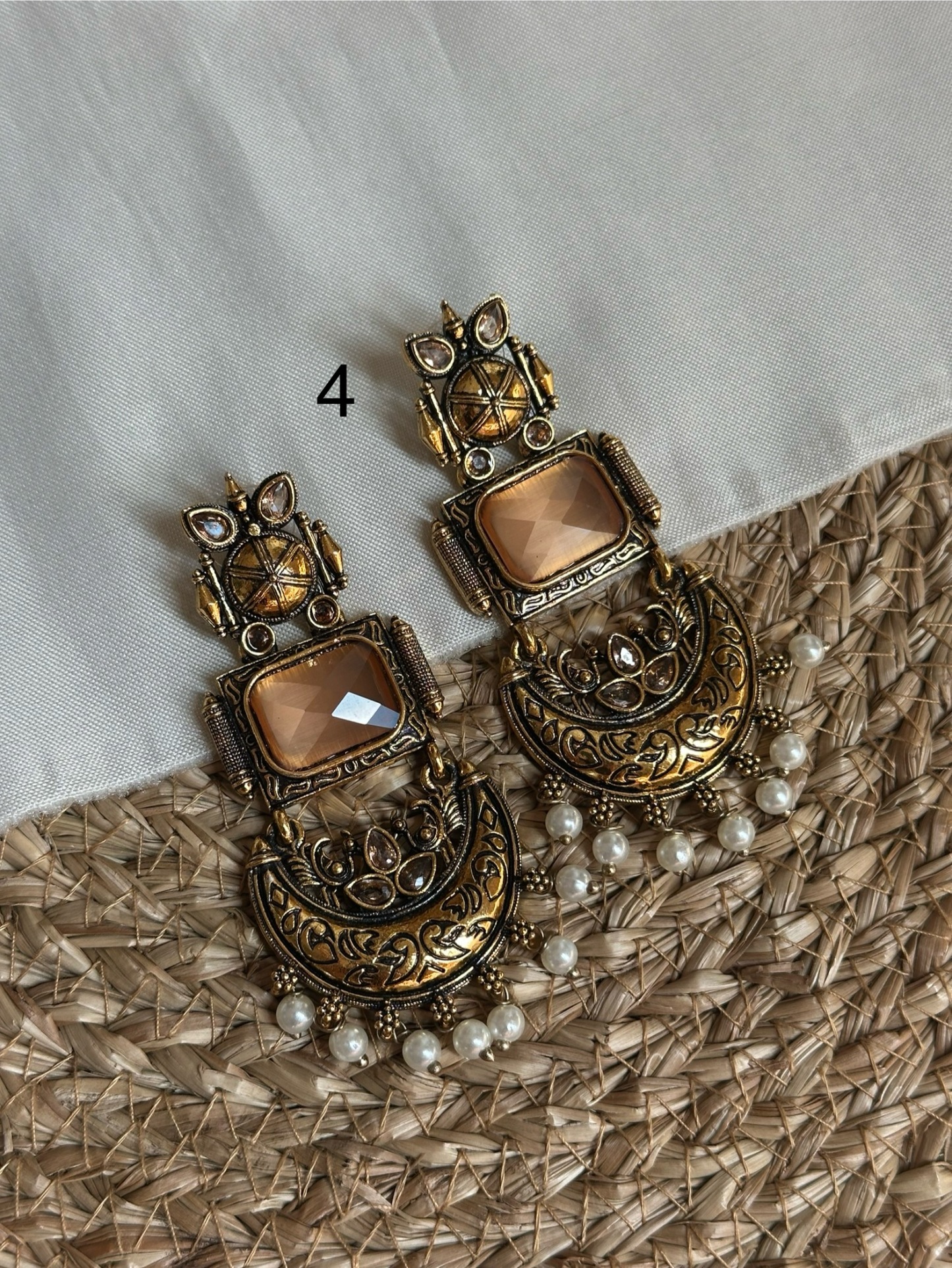 Crescent Pearl Earring Gold