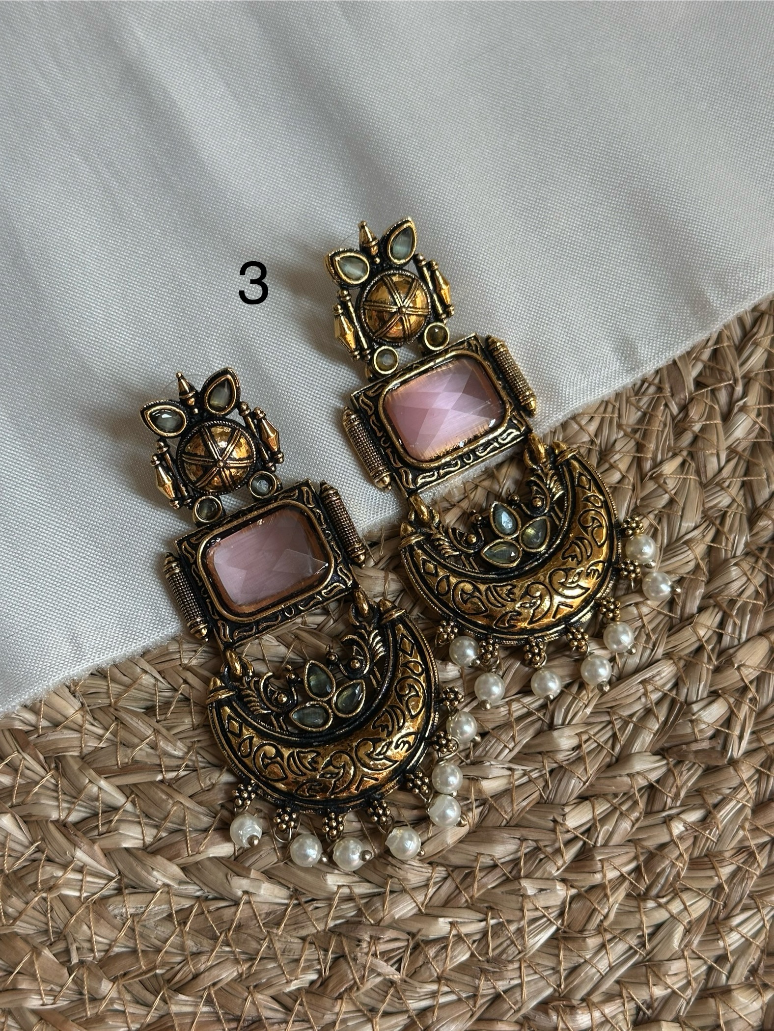 Crescent Pearl Earring Gold
