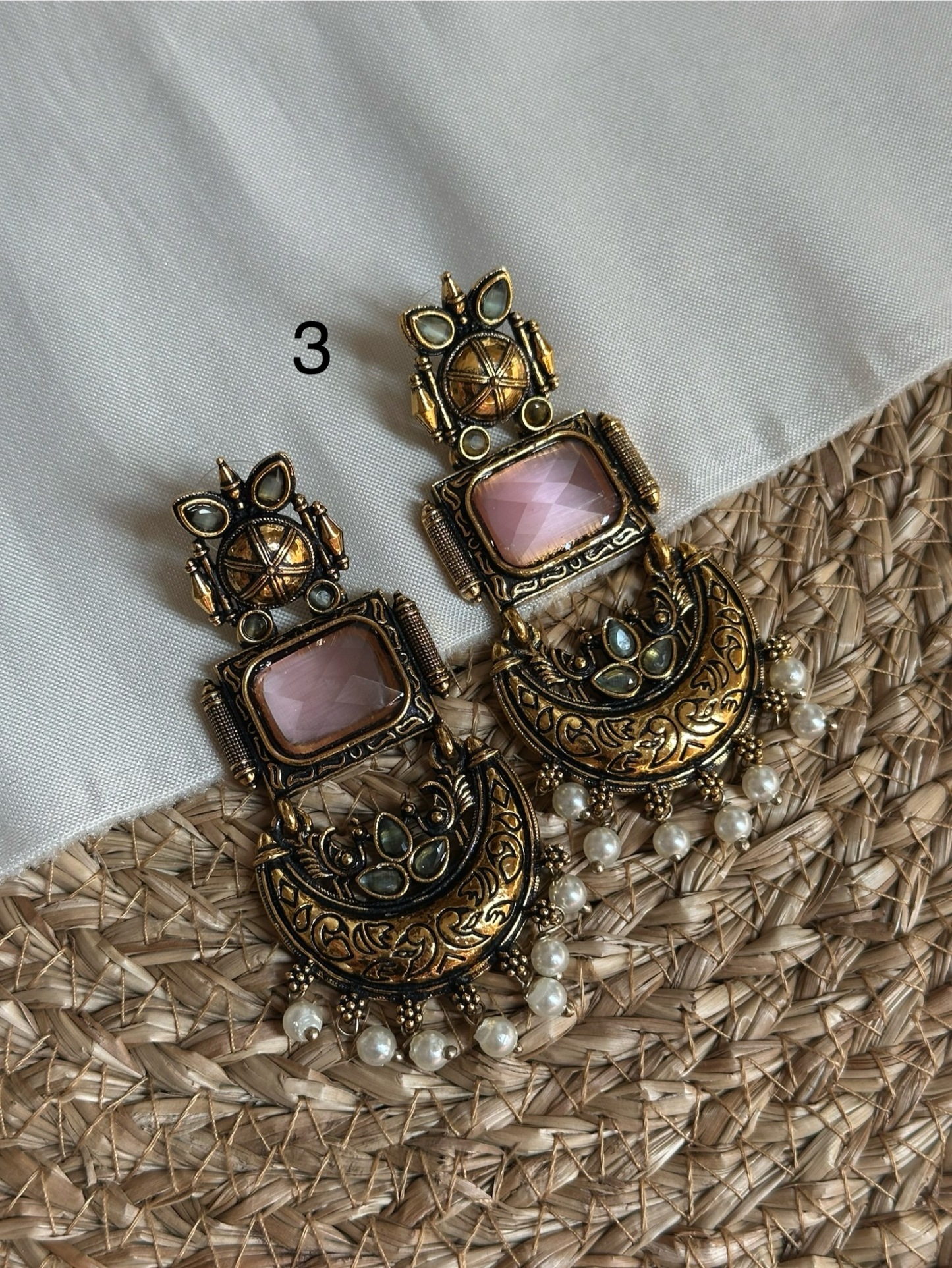 Crescent Pearl Earring Gold