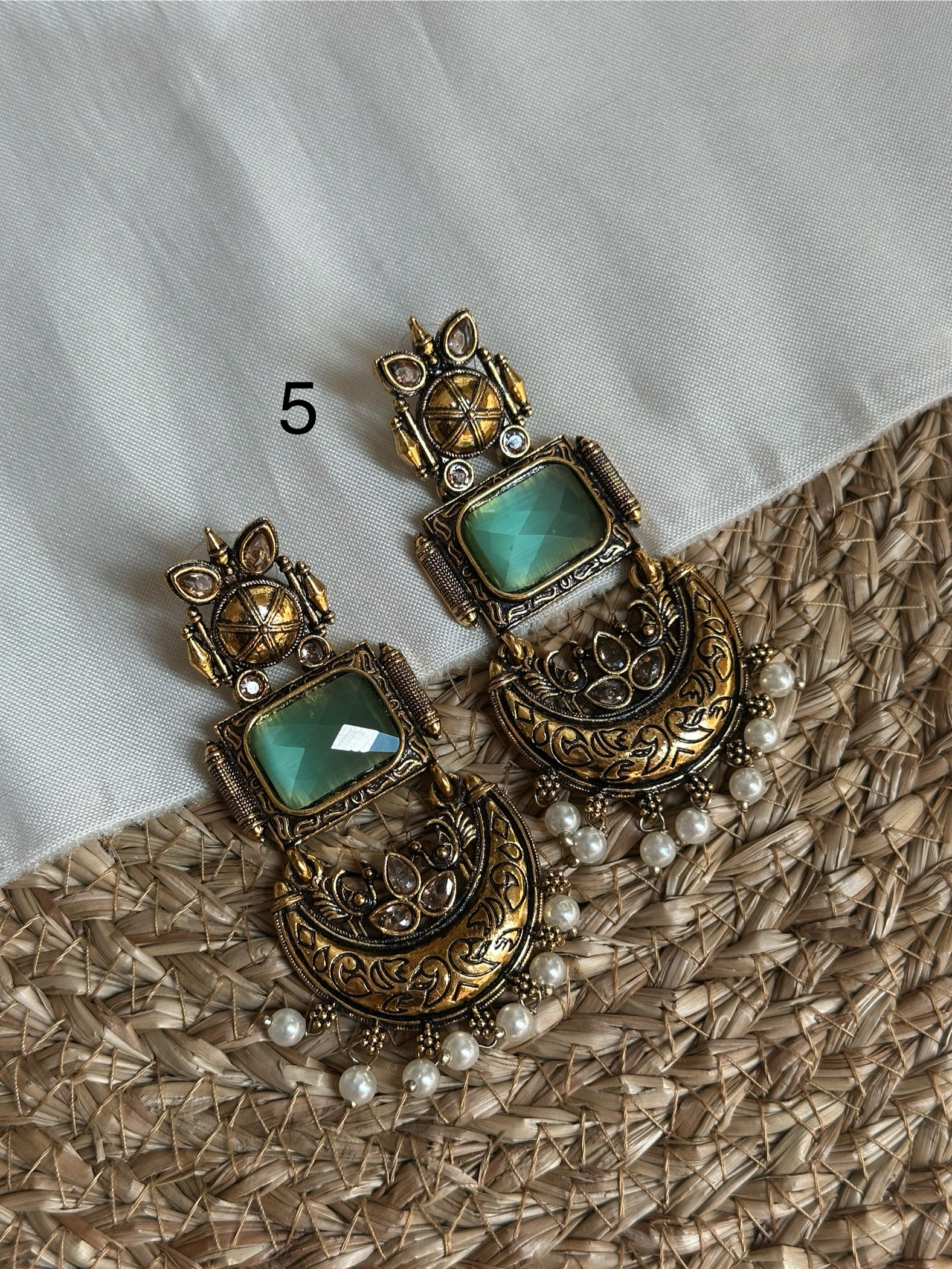 Crescent Pearl Earring Gold