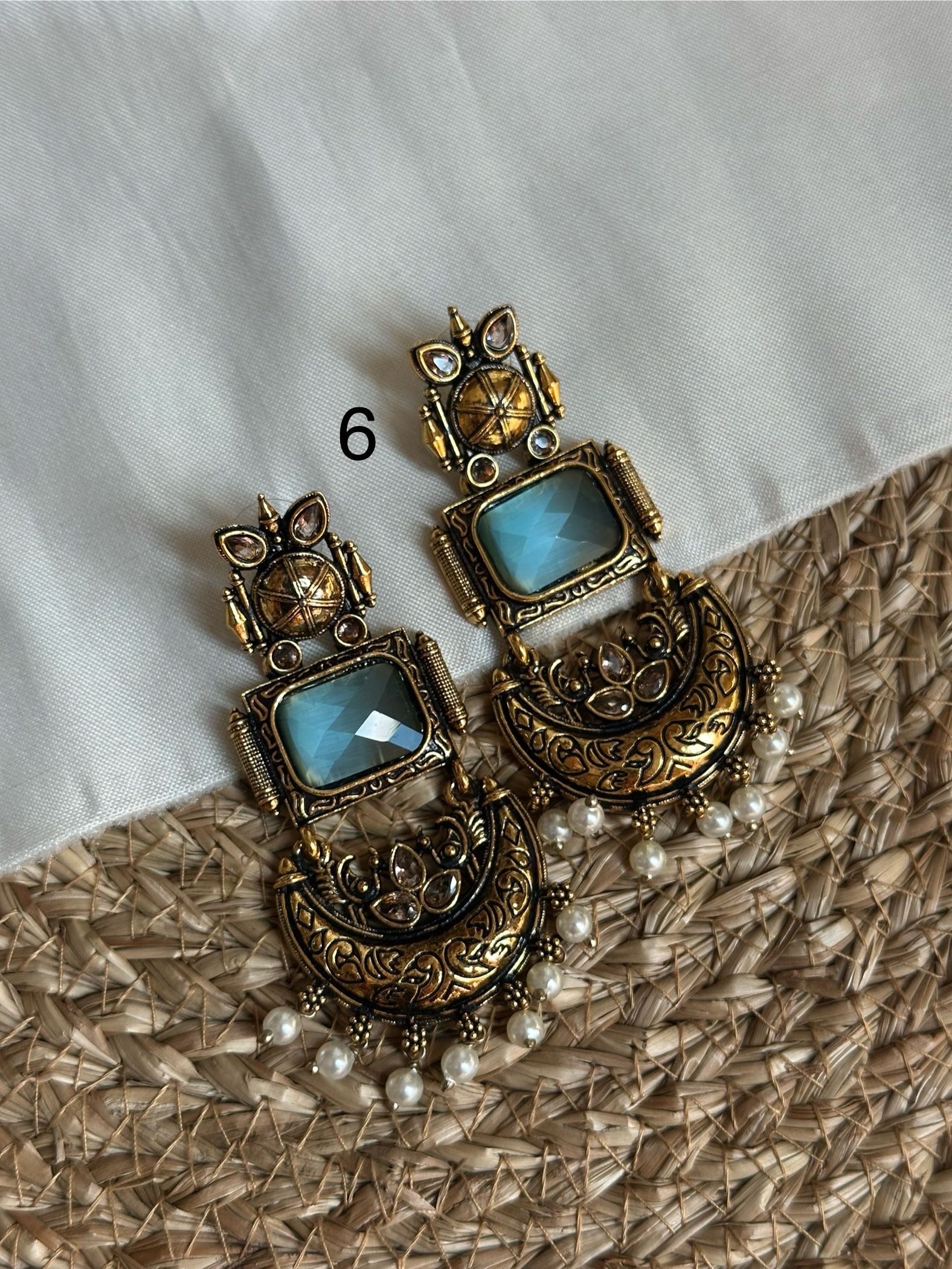 Crescent Pearl Earring Gold