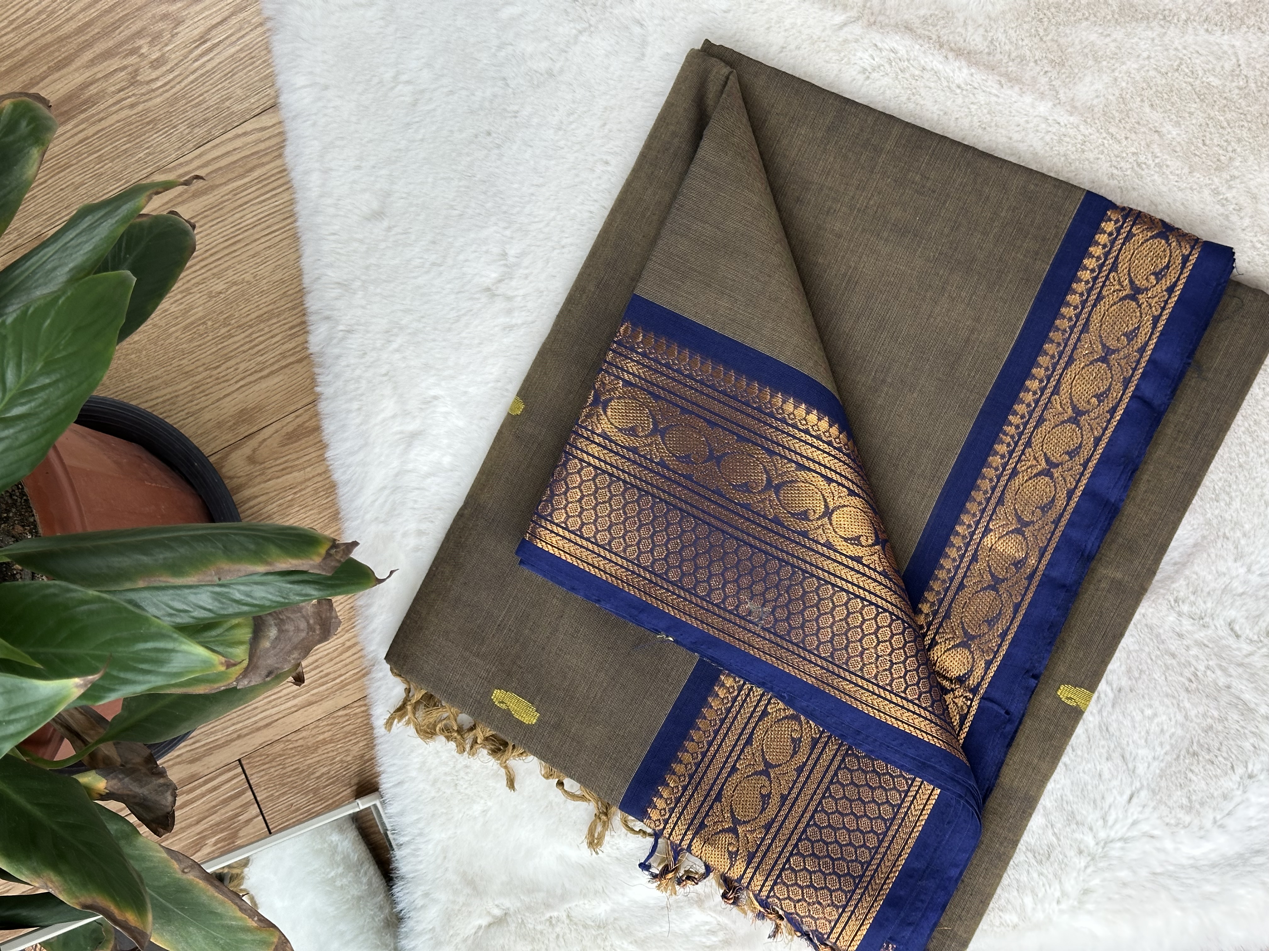 Handloom Cotton Saree with Blouse (80s)