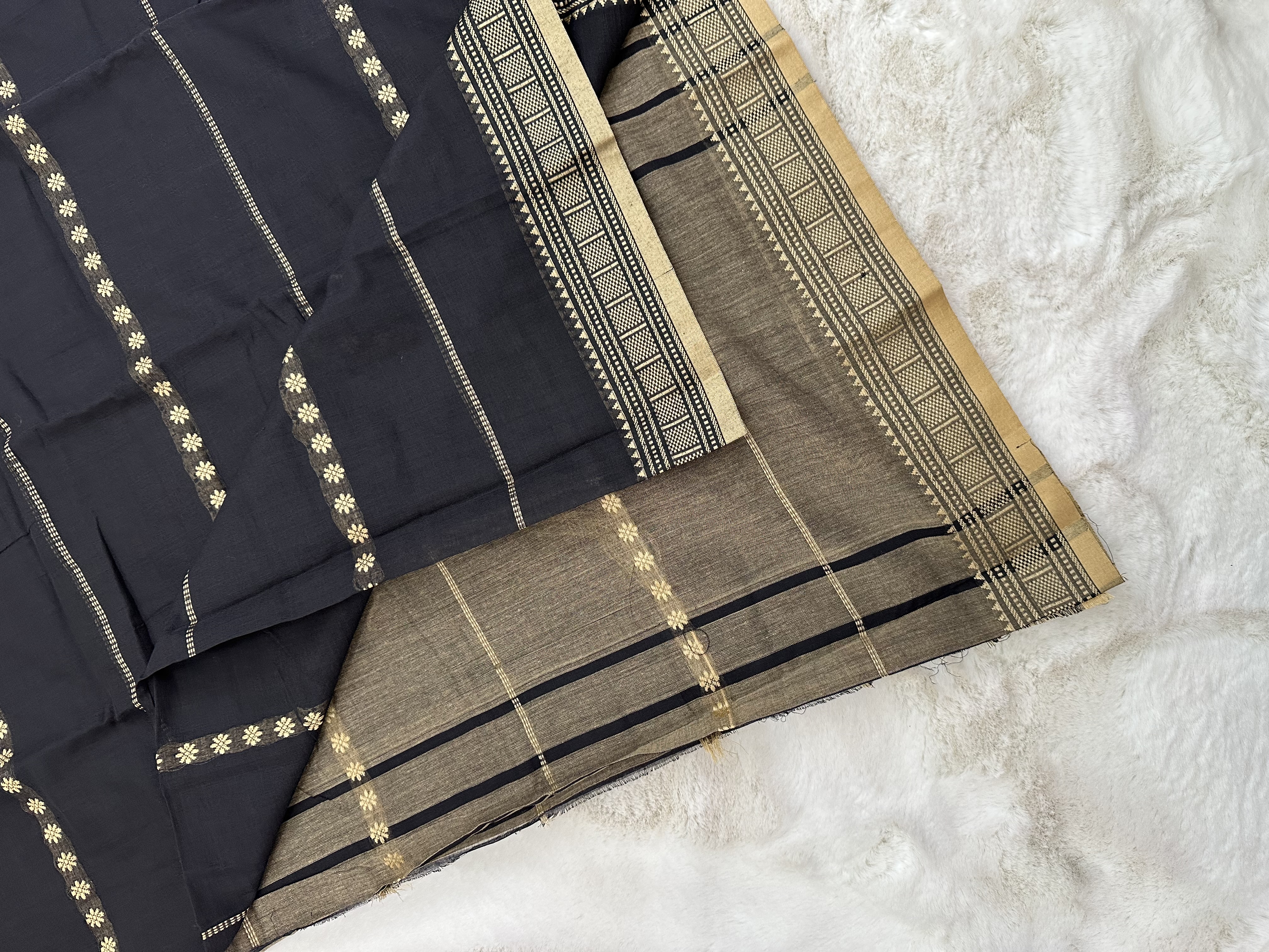 Small Buttas Narayanpet Saree (4)