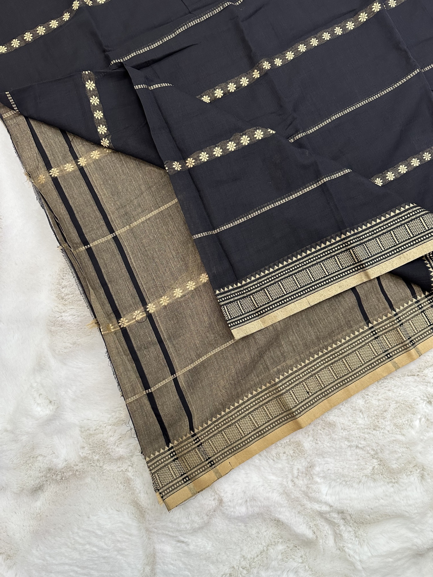 Small Buttas Narayanpet Saree (4)