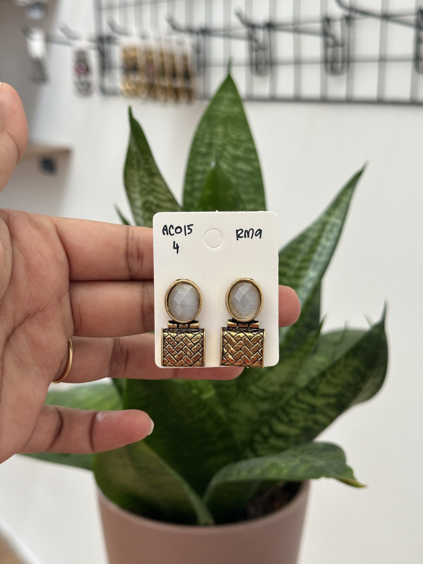 Stone Brick Gold Stud