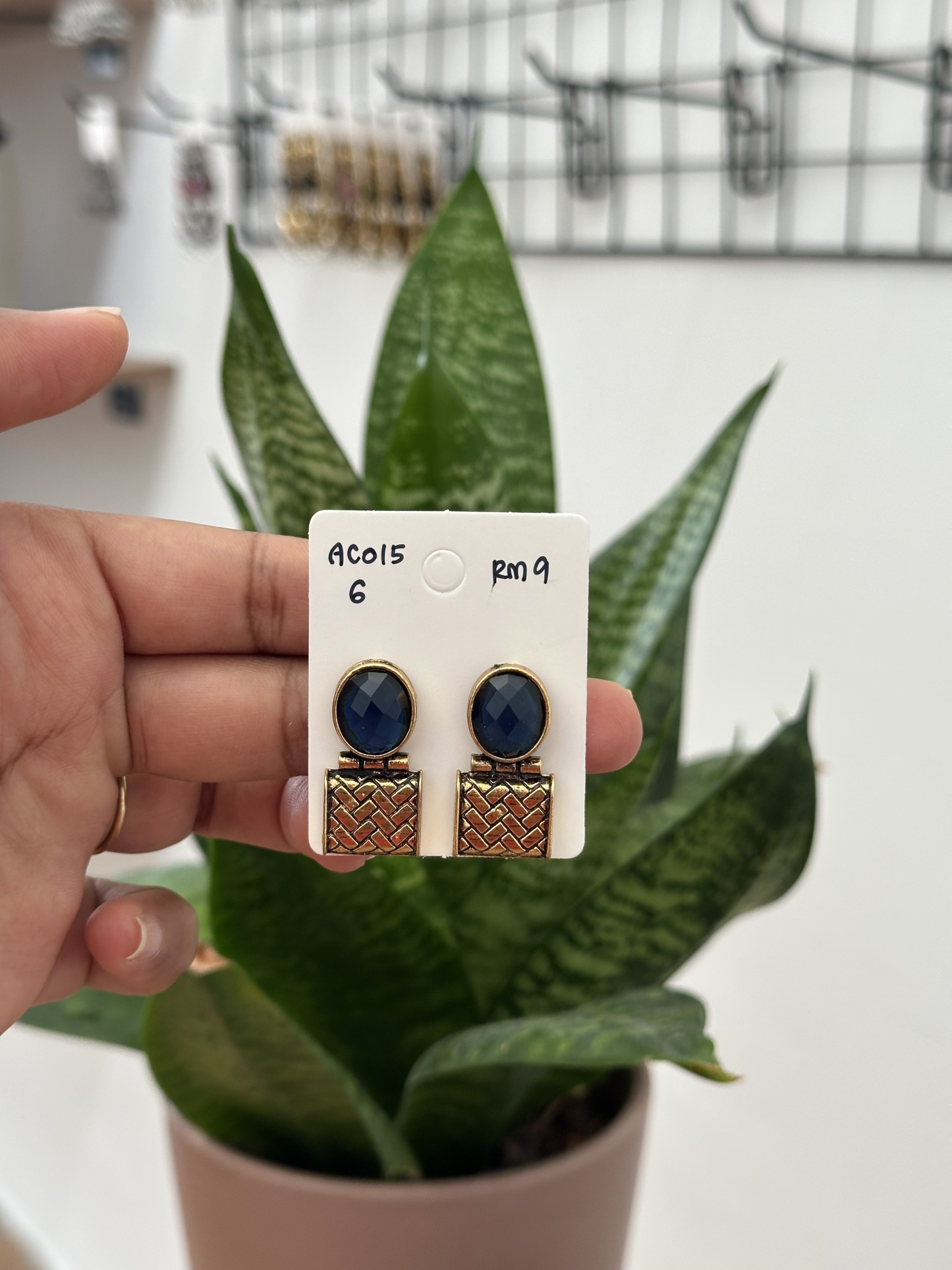 Stone Brick Gold Stud