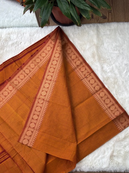 Oosi Kodu Handloom Cotton Saree without Blouse (60s)