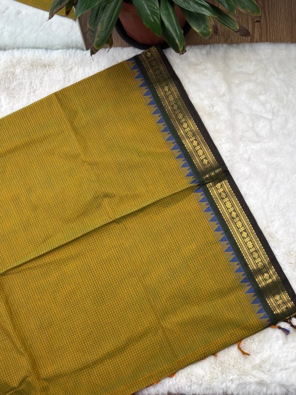 Handloom Cotton Saree with Blouse (80s)