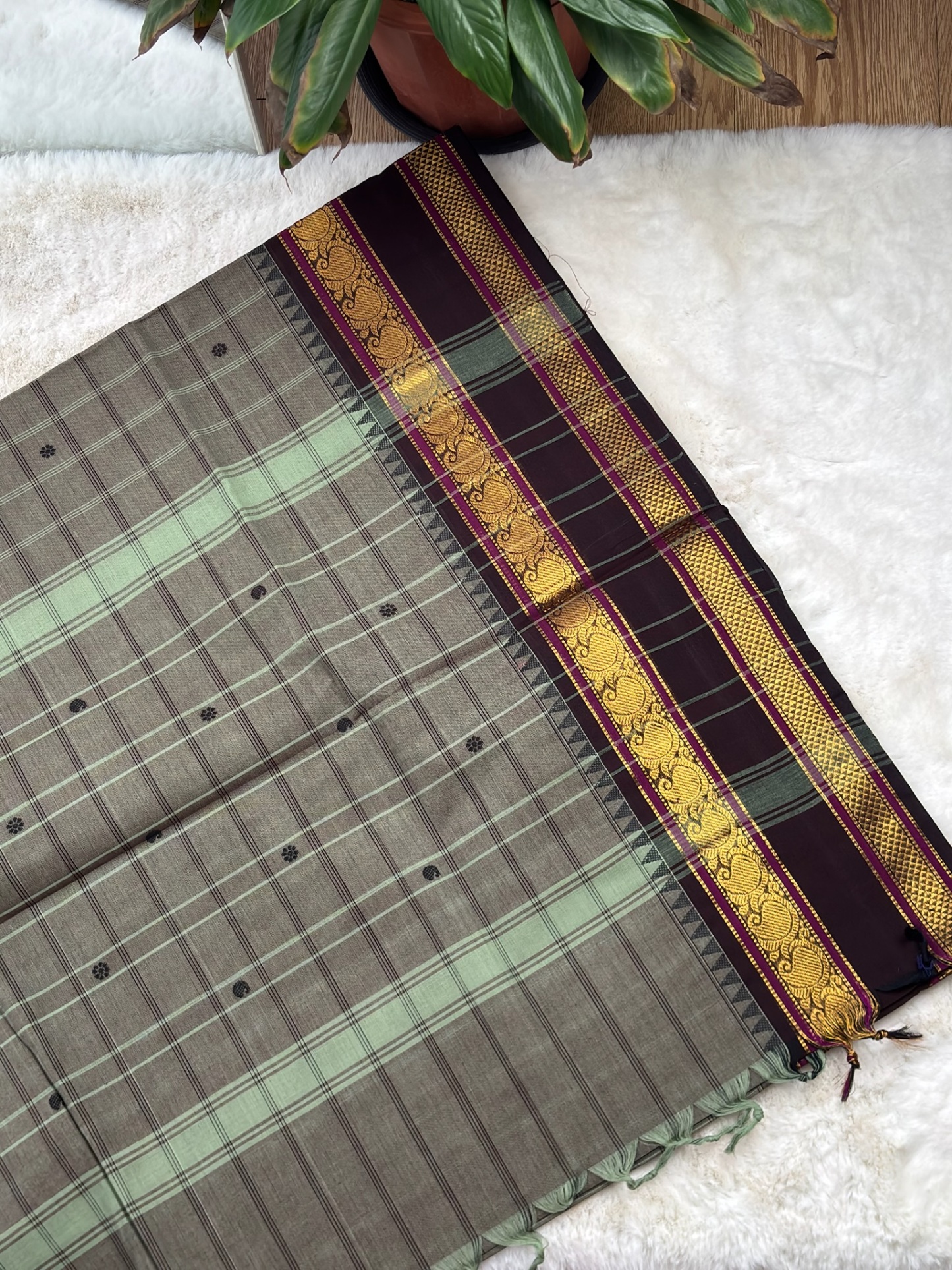 Handloom Cotton Saree with Blouse (80s)