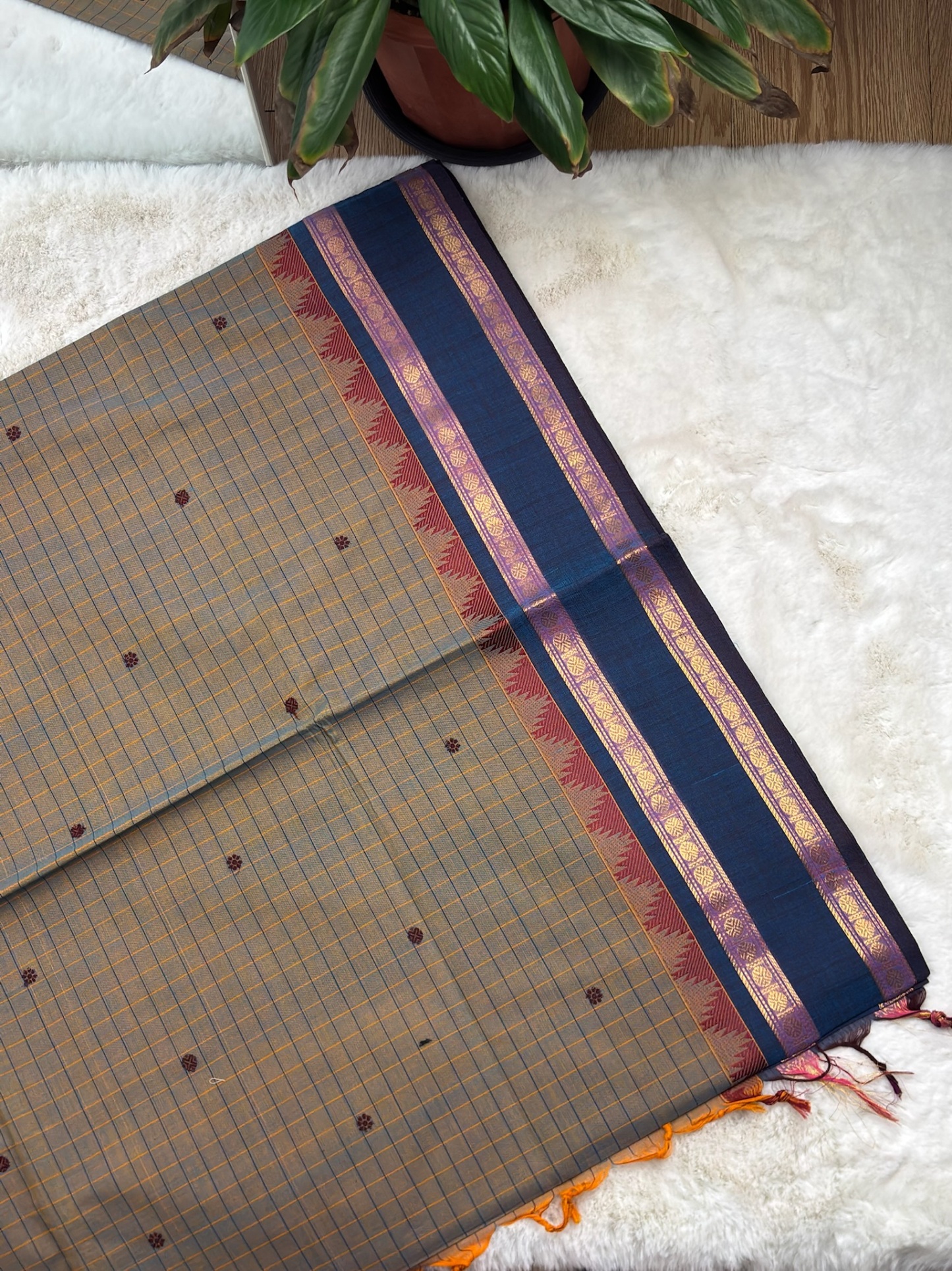 Handloom Cotton Saree with Blouse (80s)