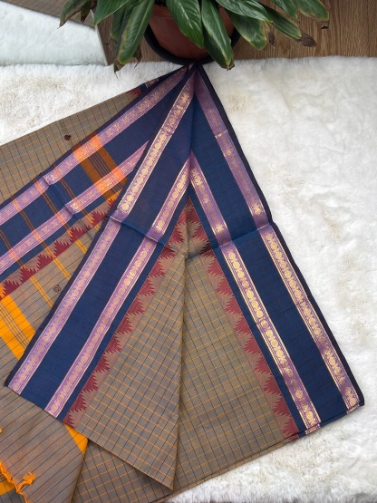 Handloom Cotton Saree with Blouse (80s)