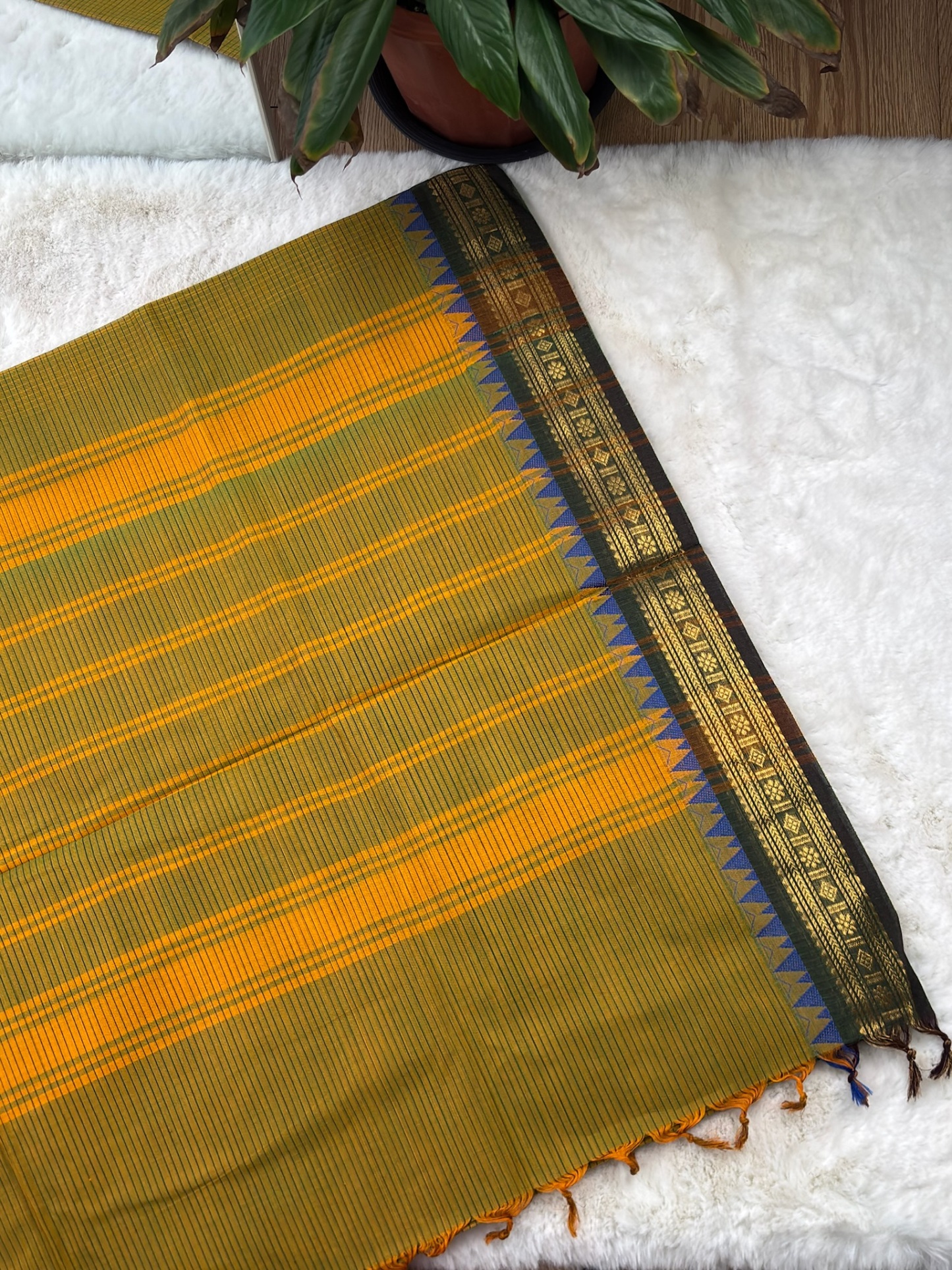 Handloom Cotton Saree with Blouse (80s)